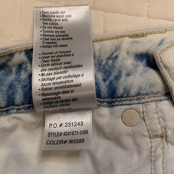 PAIGE Jean Skirt, Distressed Acid Washed Light Wash Denim, Raw Hem, Size 25 - Picture 13 of 15